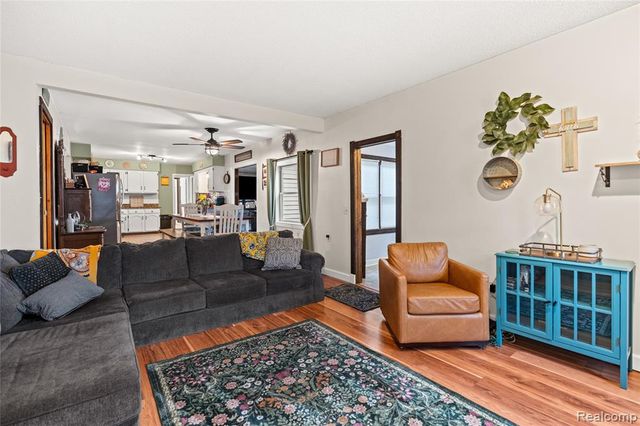 6076 E Carpenter Road, Flint, MI 48506