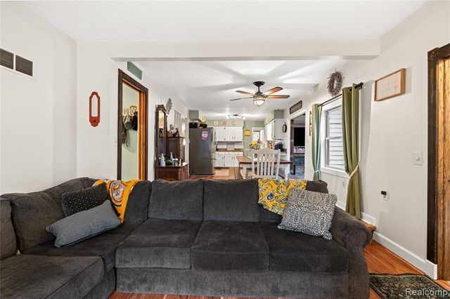 6076 E Carpenter Road, Flint, MI 48506