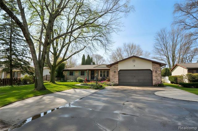 6076 E Carpenter Road, Flint, MI 48506