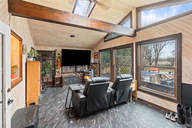 6076 E Carpenter Road, Flint, MI 48506