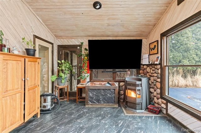 6076 E Carpenter Road, Flint, MI 48506