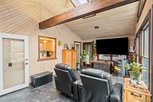 6076 E Carpenter Road, Flint, MI 48506