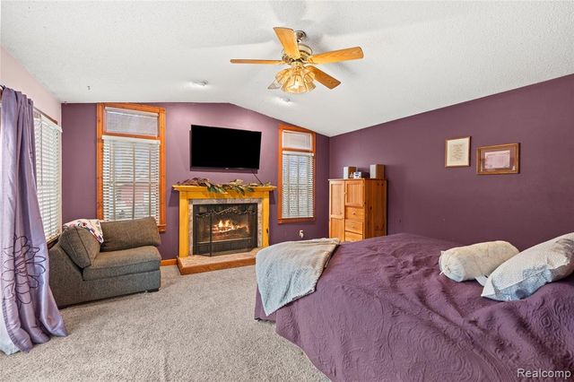 6076 E Carpenter Road, Flint, MI 48506