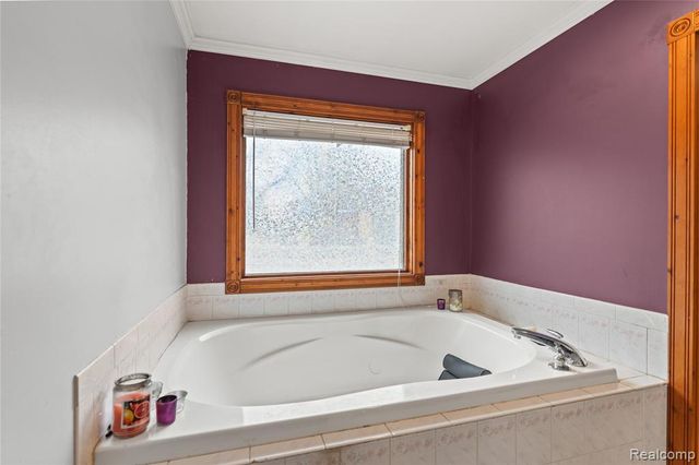 6076 E Carpenter Road, Flint, MI 48506