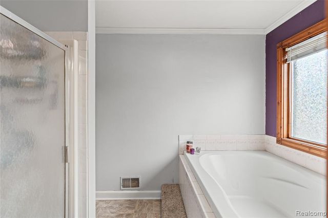 6076 E Carpenter Road, Flint, MI 48506