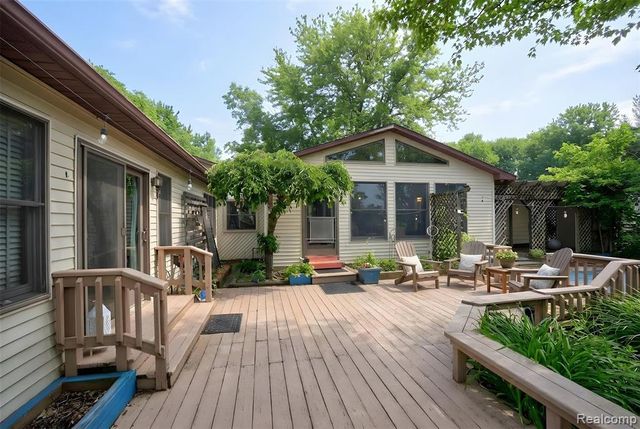 6076 E Carpenter Road, Flint, MI 48506