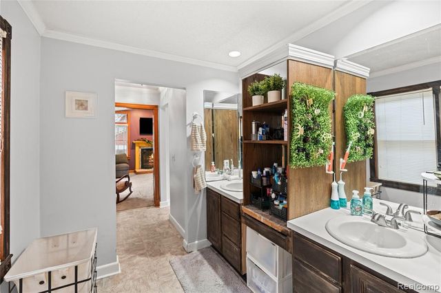 6076 E Carpenter Road, Flint, MI 48506