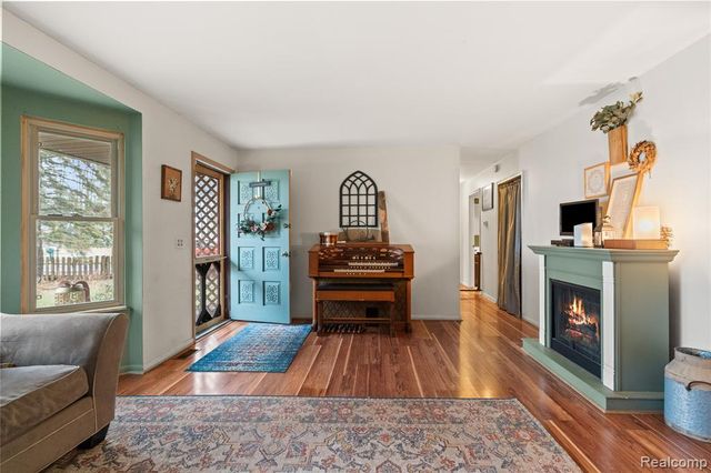 6076 E Carpenter Road, Flint, MI 48506