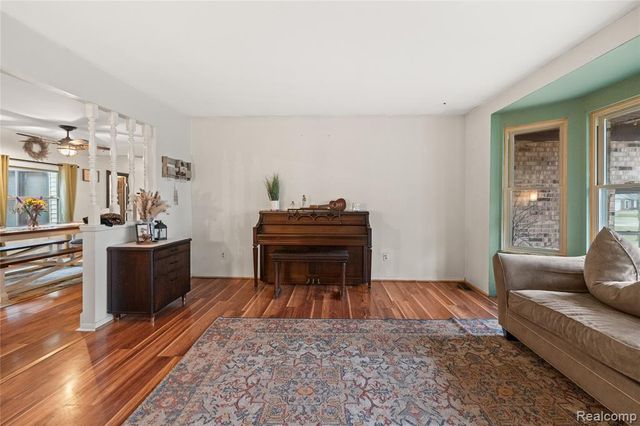 6076 E Carpenter Road, Flint, MI 48506