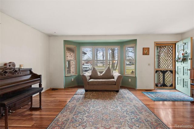 6076 E Carpenter Road, Flint, MI 48506