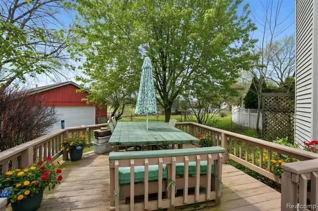 6076 E Carpenter Road, Flint, MI 48506