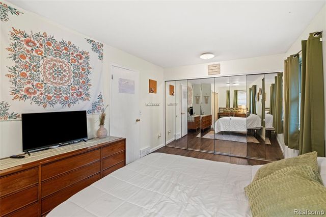 6076 E Carpenter Road, Flint, MI 48506