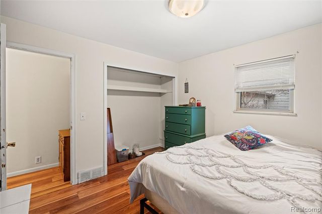 6076 E Carpenter Road, Flint, MI 48506