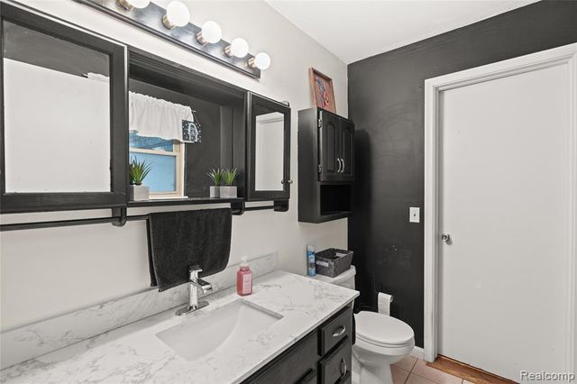 6076 E Carpenter Road, Flint, MI 48506