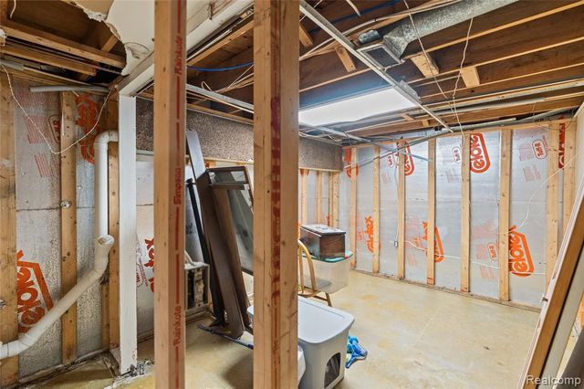 6076 E Carpenter Road, Flint, MI 48506