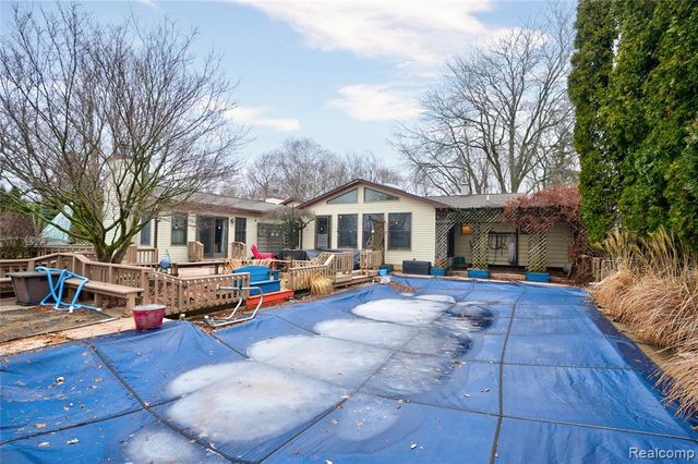 6076 E Carpenter Road, Flint, MI 48506