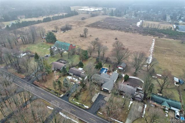 6076 E Carpenter Road, Flint, MI 48506