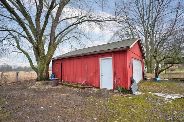 6076 E Carpenter Road, Flint, MI 48506