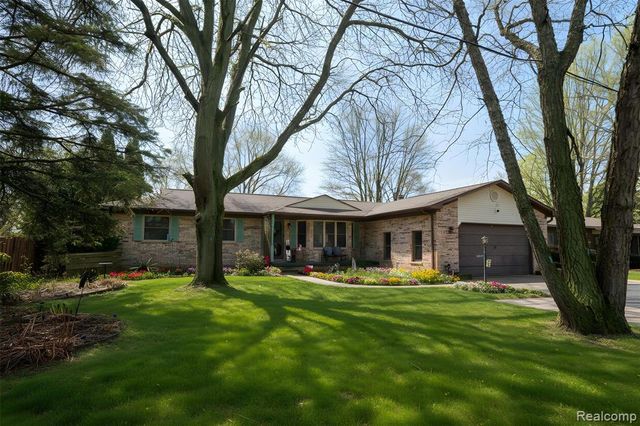 6076 E Carpenter Road, Flint, MI 48506