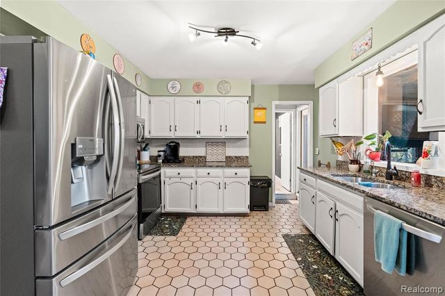 6076 E Carpenter Road, Flint, MI 48506