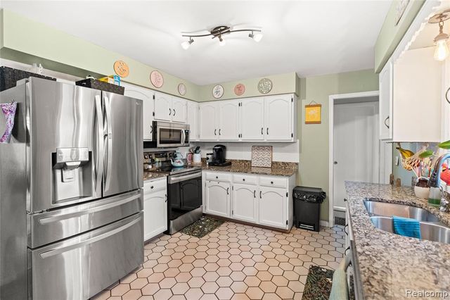 6076 E Carpenter Road, Flint, MI 48506