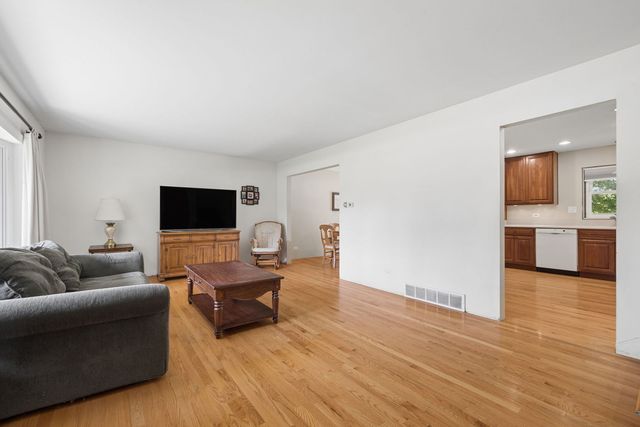 4415 Yender Avenue, Lisle, IL 60532