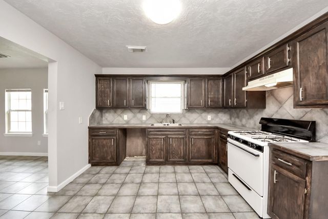 9413 Arden Court, Houston, TX 77033