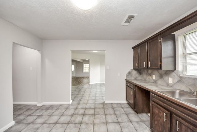 9413 Arden Court, Houston, TX 77033