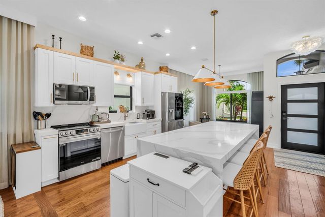 10852 LA SALINAS Circle, Boca Raton, FL 33428
