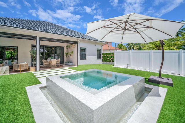 10852 LA SALINAS Circle, Boca Raton, FL 33428