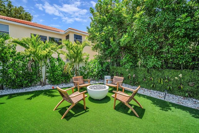 10852 LA SALINAS Circle, Boca Raton, FL 33428