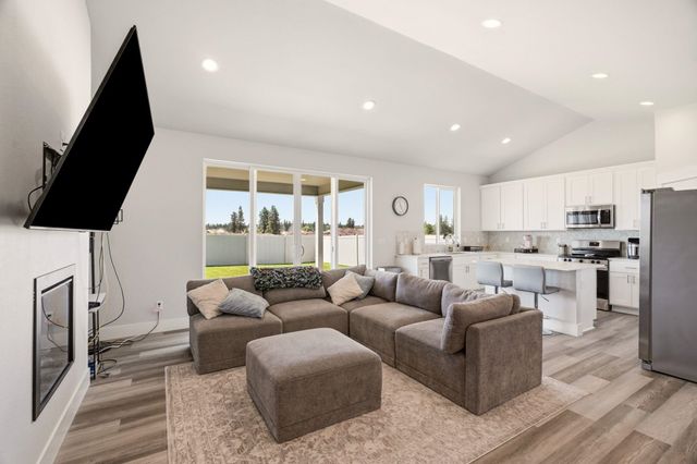 5949 S Sherri Lea Rd, Spokane, WA 99224