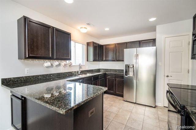 29406 Woodpark Circle, Warren, MI 48092