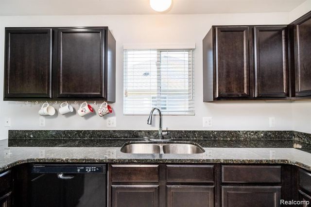 29406 Woodpark Circle, Warren, MI 48092