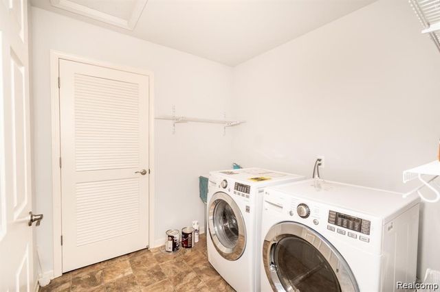 29406 Woodpark Circle, Warren, MI 48092