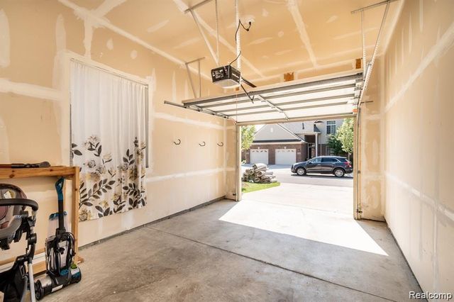 29406 Woodpark Circle, Warren, MI 48092