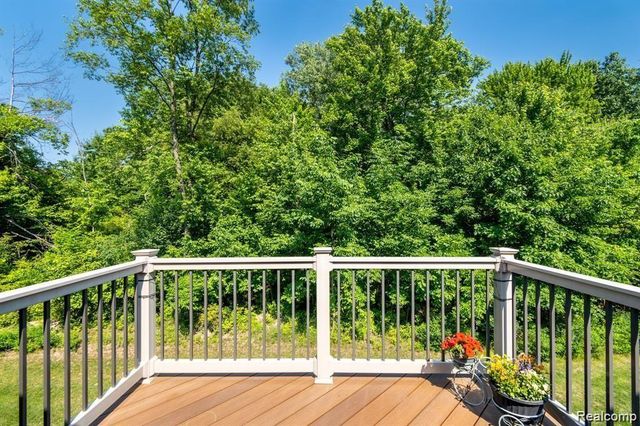 29406 Woodpark Circle, Warren, MI 48092