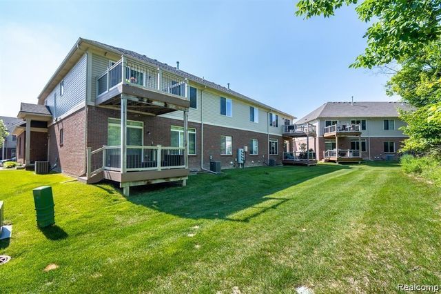 29406 Woodpark Circle, Warren, MI 48092