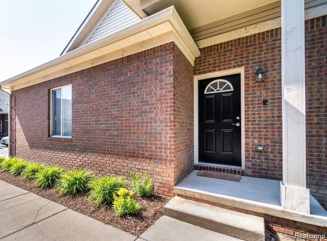 29406 Woodpark Circle, Warren, MI 48092