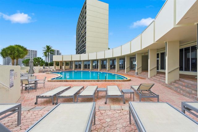 126 Lakeshore Drive 526, North Palm Beach, FL 33408