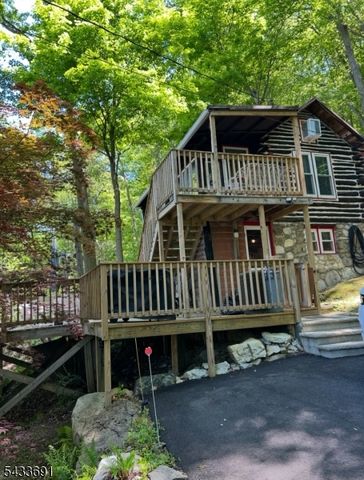 57 Lakeside Dr, Vernon Twp., NJ 07461