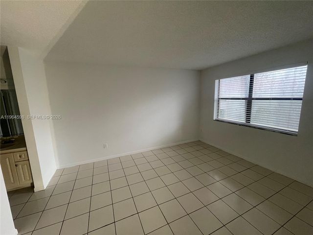 9700 Hammocks Blvd 204, Miami, FL 33196