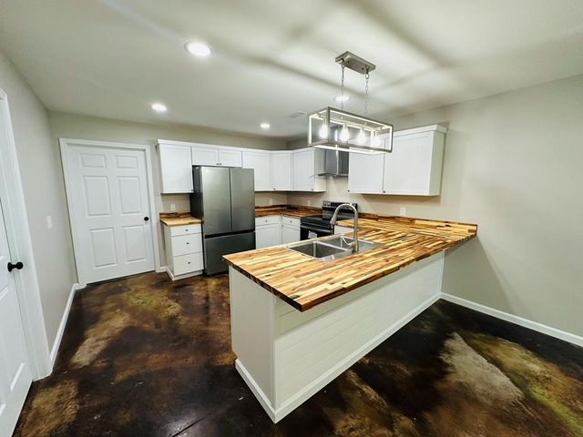 848 South Holland St, Slocomb, AL 36375