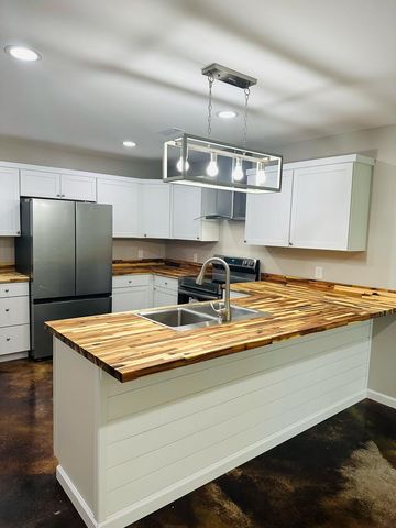 848 South Holland St, Slocomb, AL 36375