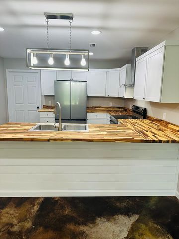 848 South Holland St, Slocomb, AL 36375