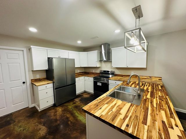 848 South Holland St, Slocomb, AL 36375