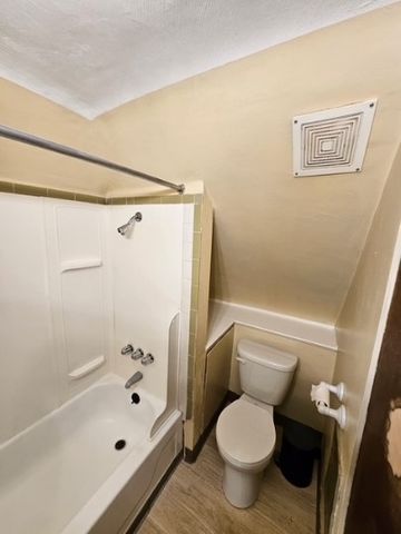 546 Greenfield Ave 3, Greenfield, PA 15207