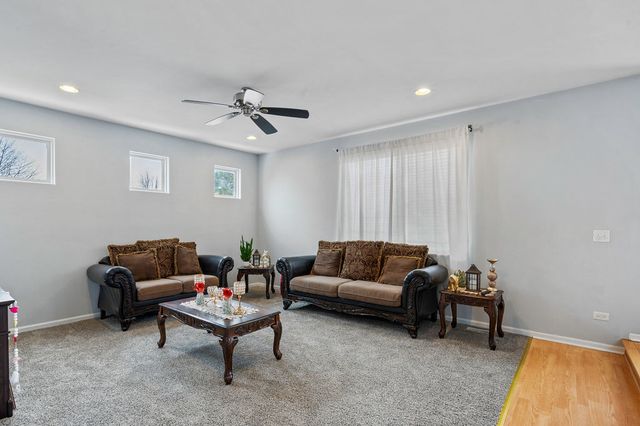 456 N Kelly Court, Romeoville, IL 60446