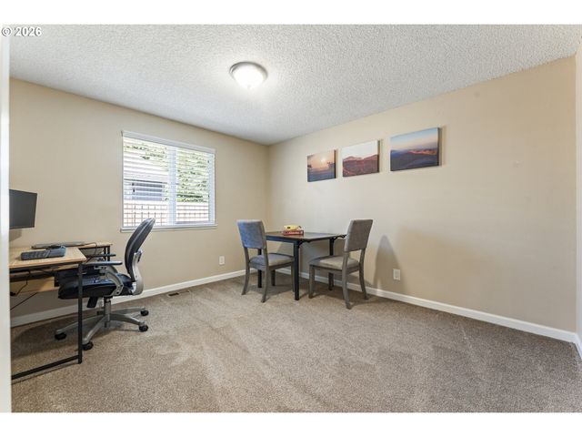 8315 Sw LA MANCHA Ct, Portland, OR 97224