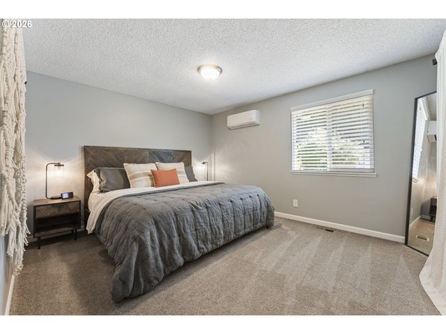 8315 Sw LA MANCHA Ct, Portland, OR 97224